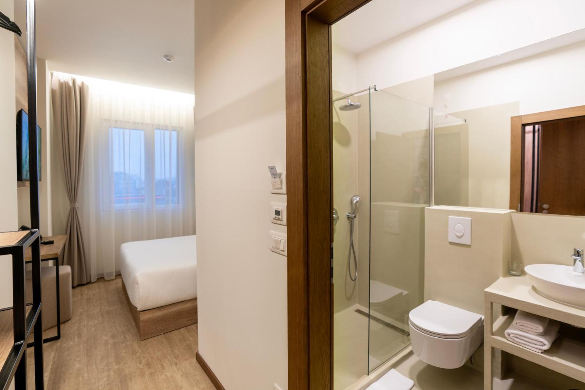 Star Hill Hotel Приштина Экстерьер фото