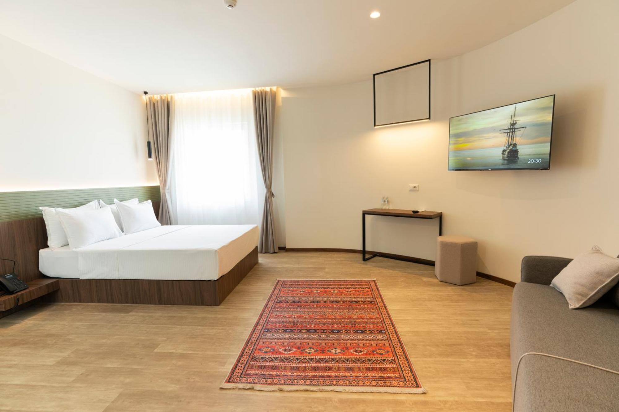 Star Hill Hotel Приштина Экстерьер фото