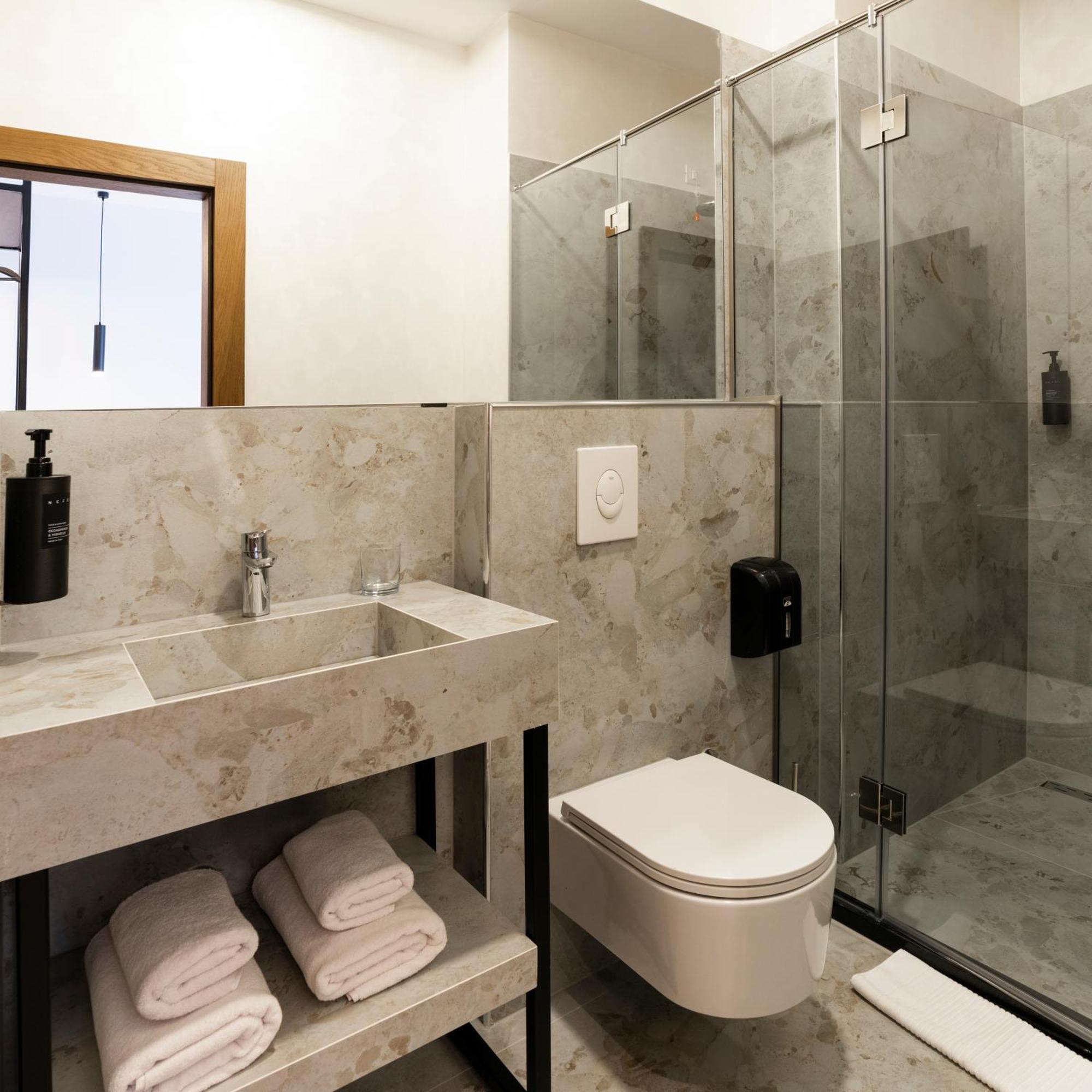 Star Hill Hotel Приштина Экстерьер фото