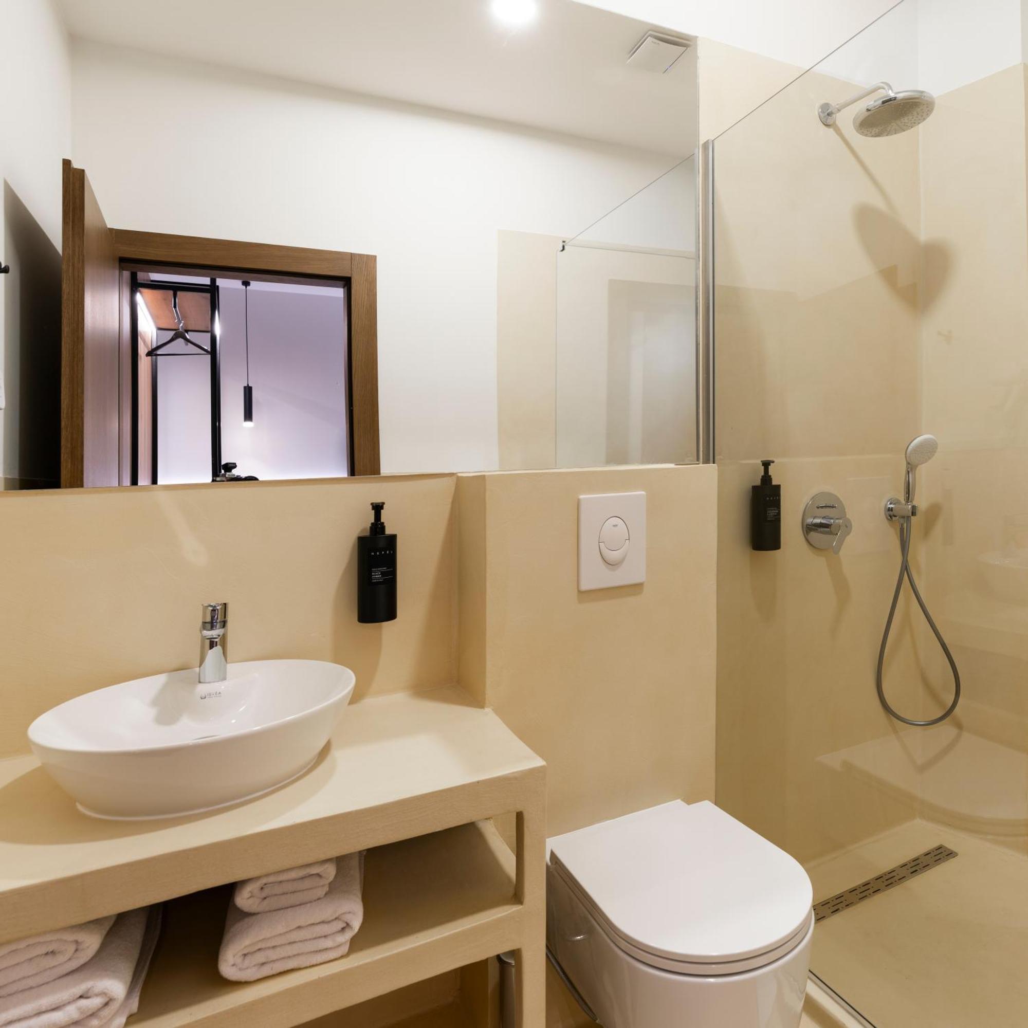 Star Hill Hotel Приштина Экстерьер фото