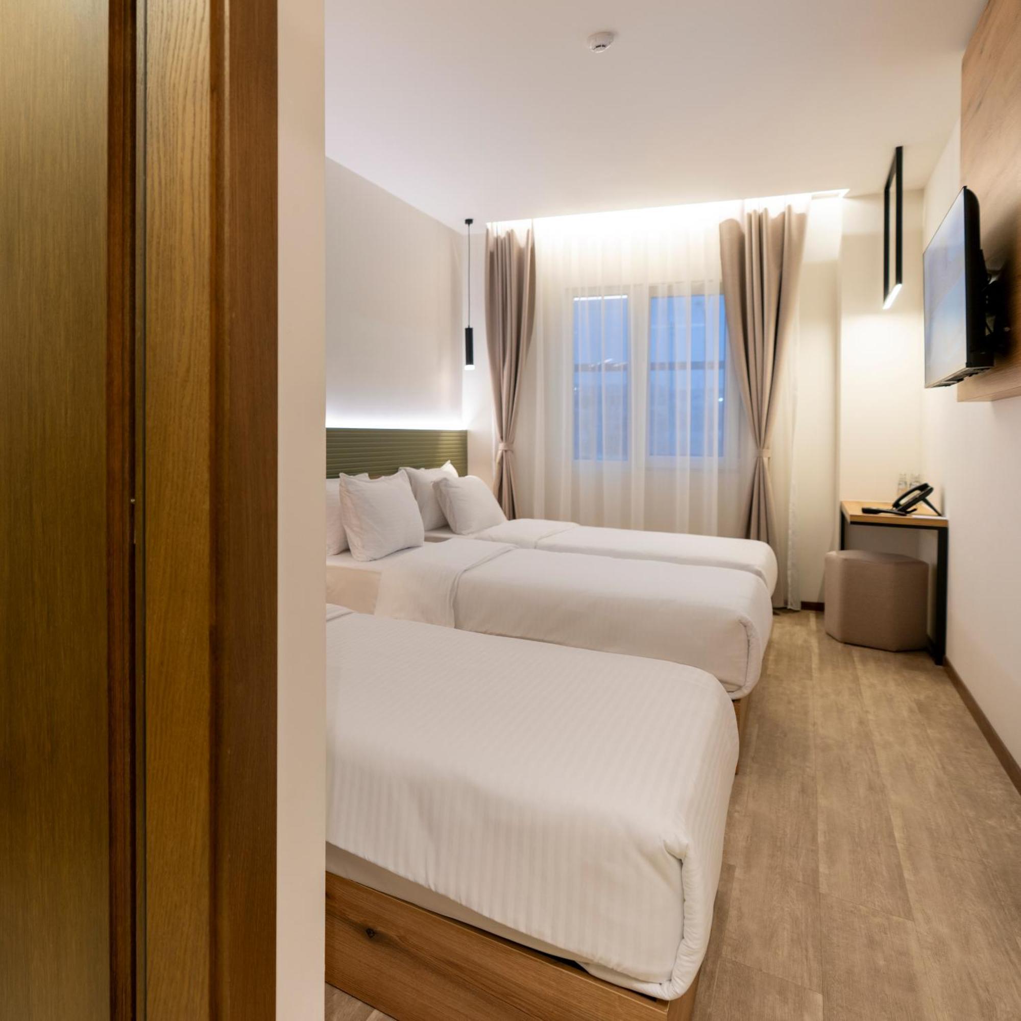 Star Hill Hotel Приштина Экстерьер фото