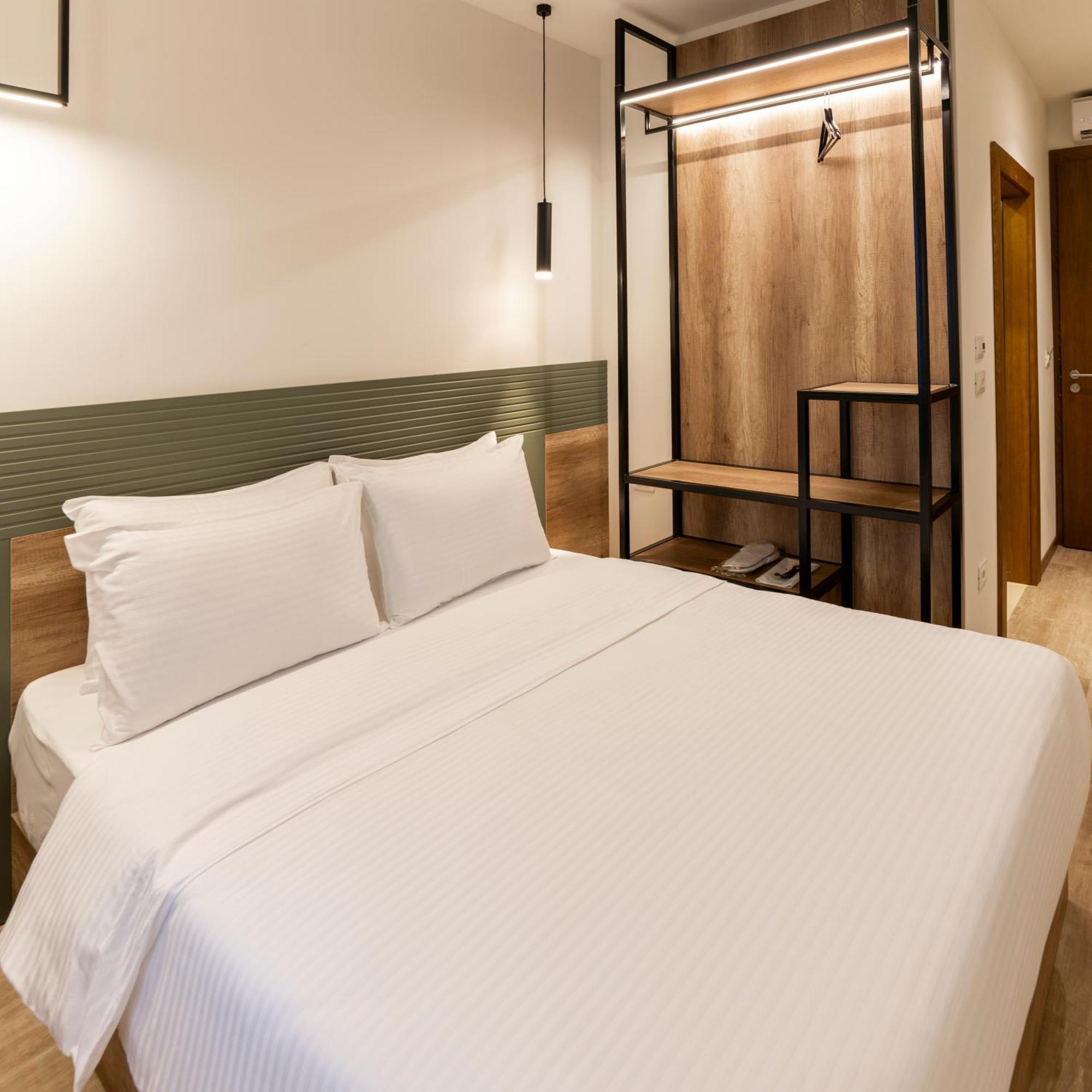 Star Hill Hotel Приштина Экстерьер фото